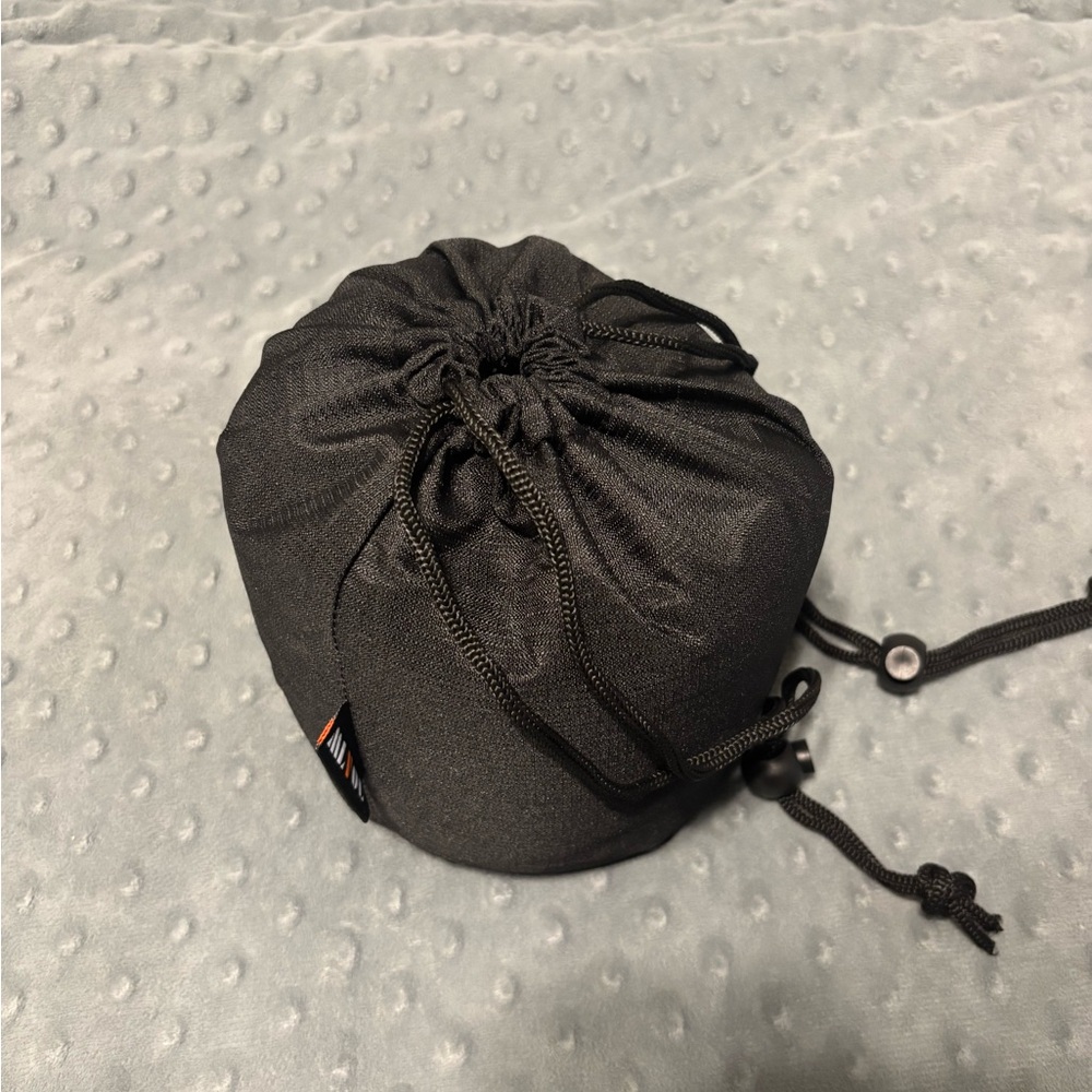 NWT MLVOC memory foam travel pillow, carrying case and eye cover - Picture 5 of 8